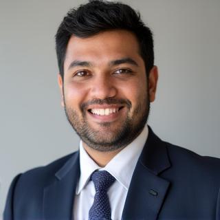 Pengurus Khidmat Pelanggan Ahmad